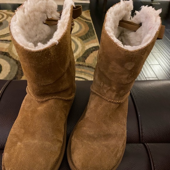 Girls size 2 Koolaburra by UGGS…True to size - Picture 2 of 5